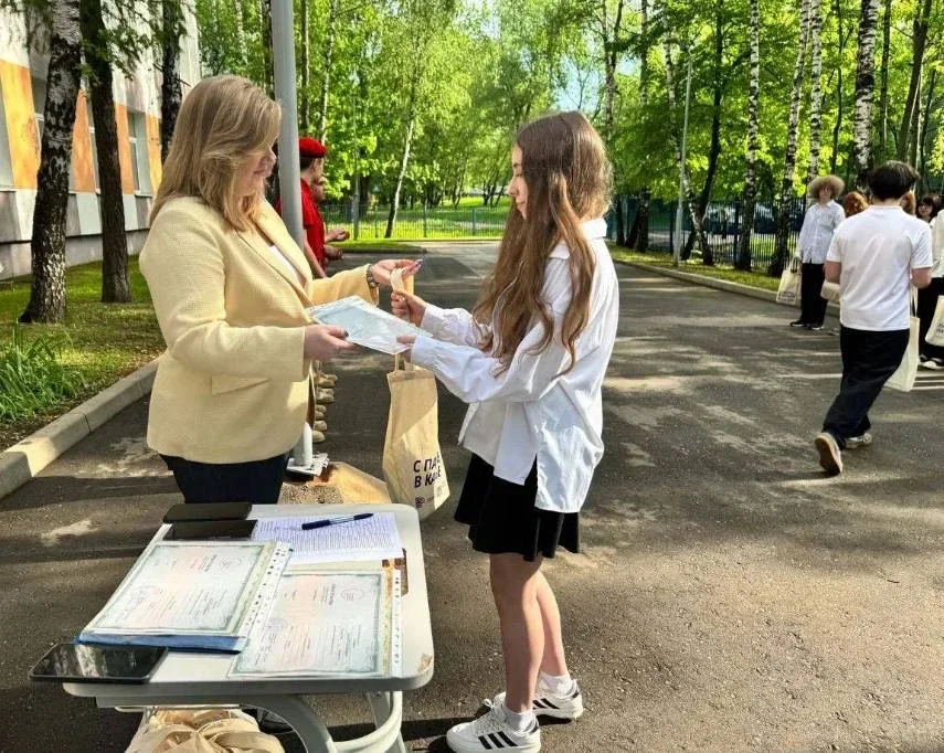 🎓Первая профессия уже в 10-ом классе!   18 мая в школьном отделении № 1 прошло торжественное вручени