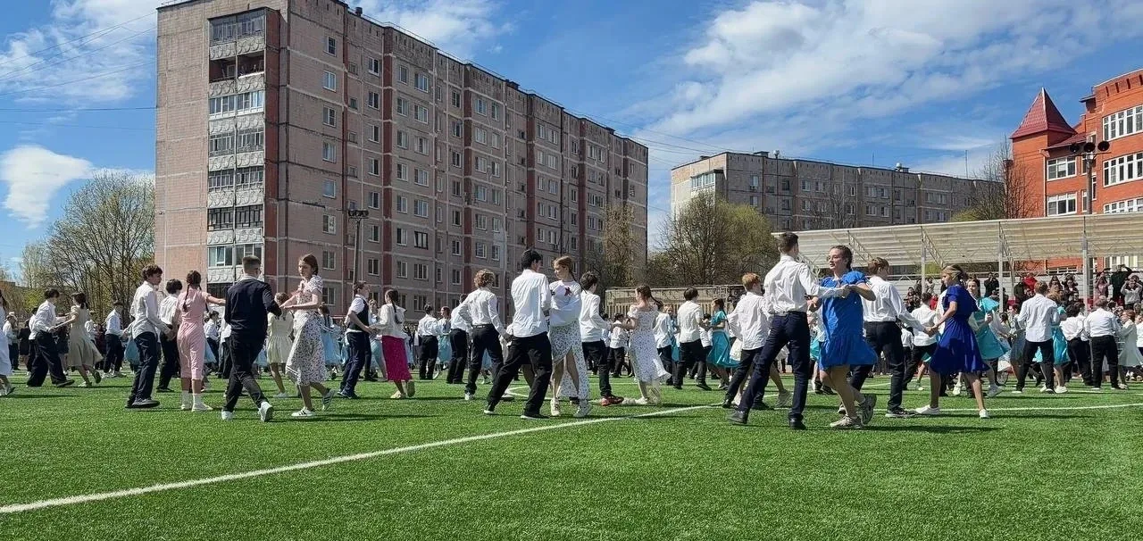 Друзья! Сегодня ученики 5-8 классов нашей Школы присоединились к красивой и трогательной акции "Валь