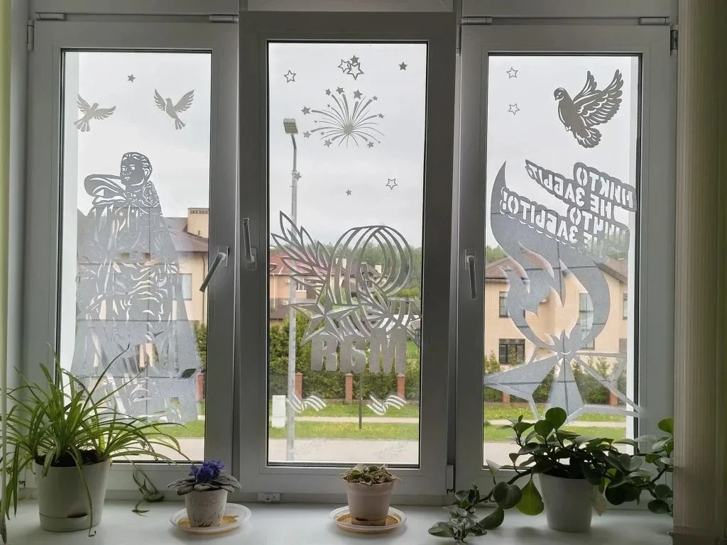 Друзья! Наша Школа с радостью присоединилась к акции "Окна Победы". Ребята, учителя и родители с люб