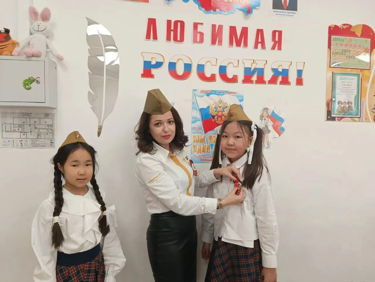 🎖️ С Днём Победы от 3 "А"!  Малыши из 3 "А" класса отпраздновали День Победы с творчеством и гордост