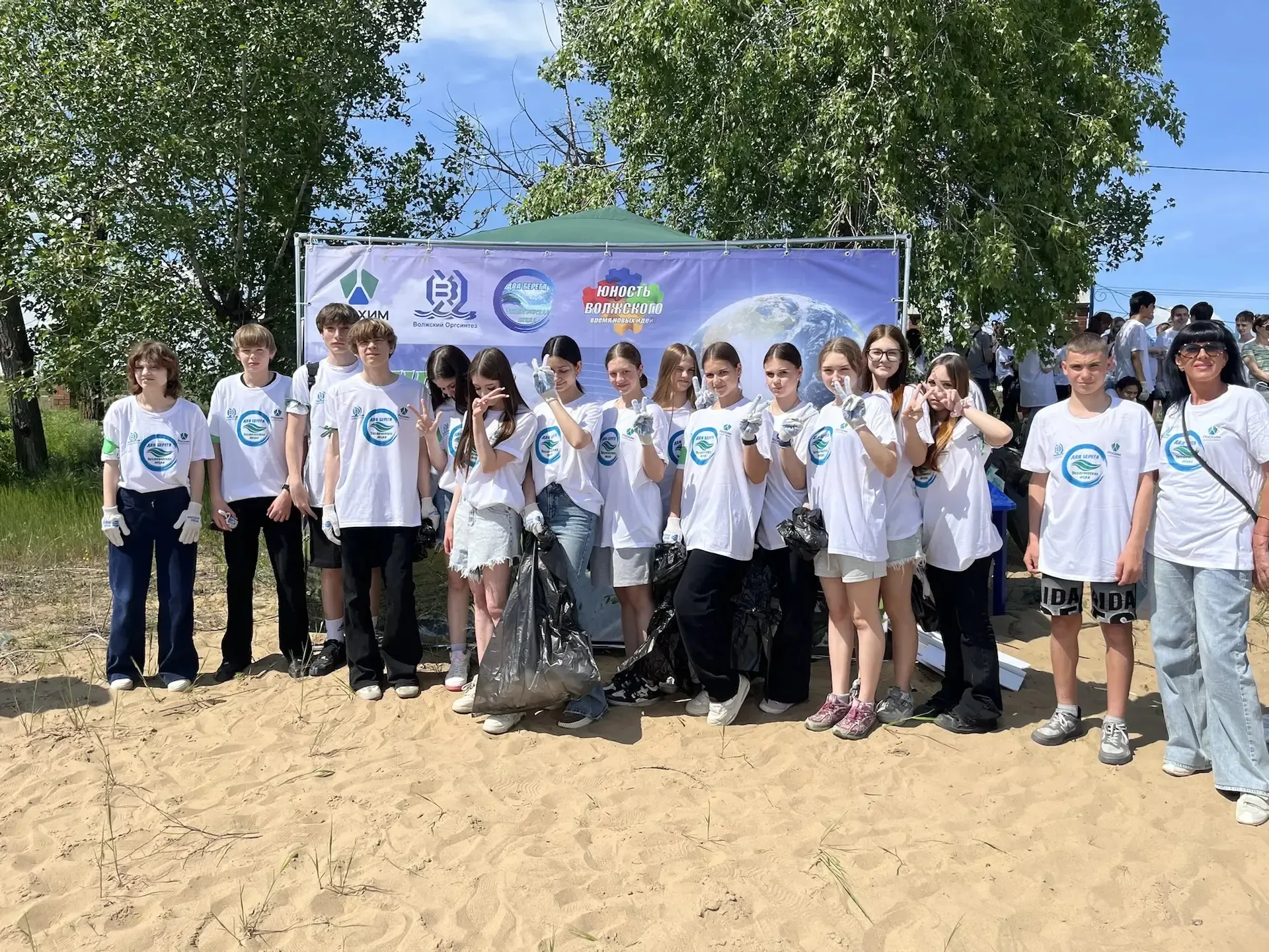 15.05.26 ученики 8б и 9д классов приняли активное участие в городской экологической акции «Два берег