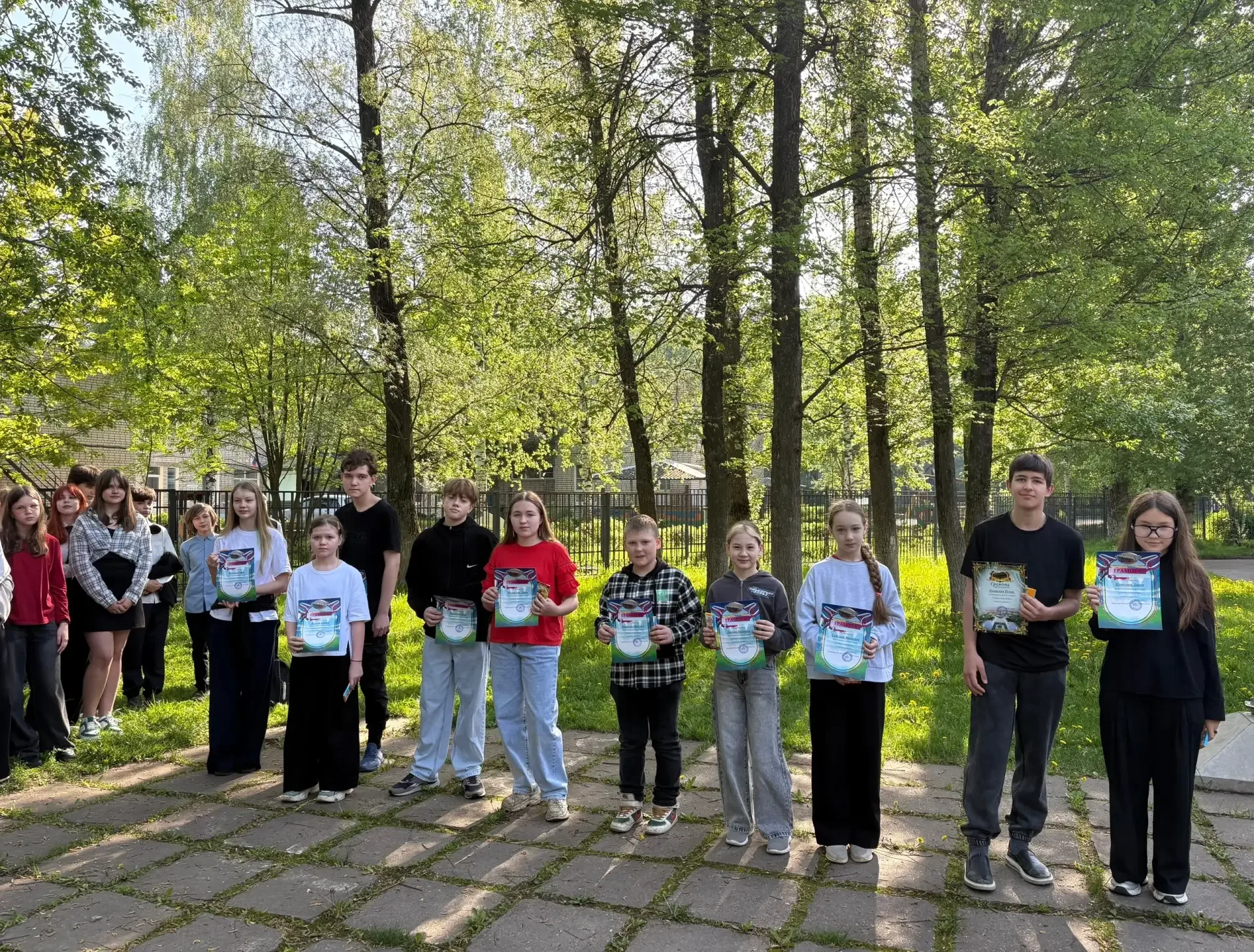 #ВРЕМЯШКОЛЫ62 📝  🌞 Сегодняшнее утро в нашей школе было по-настоящему солнечным! 🌞  На школьной утрен