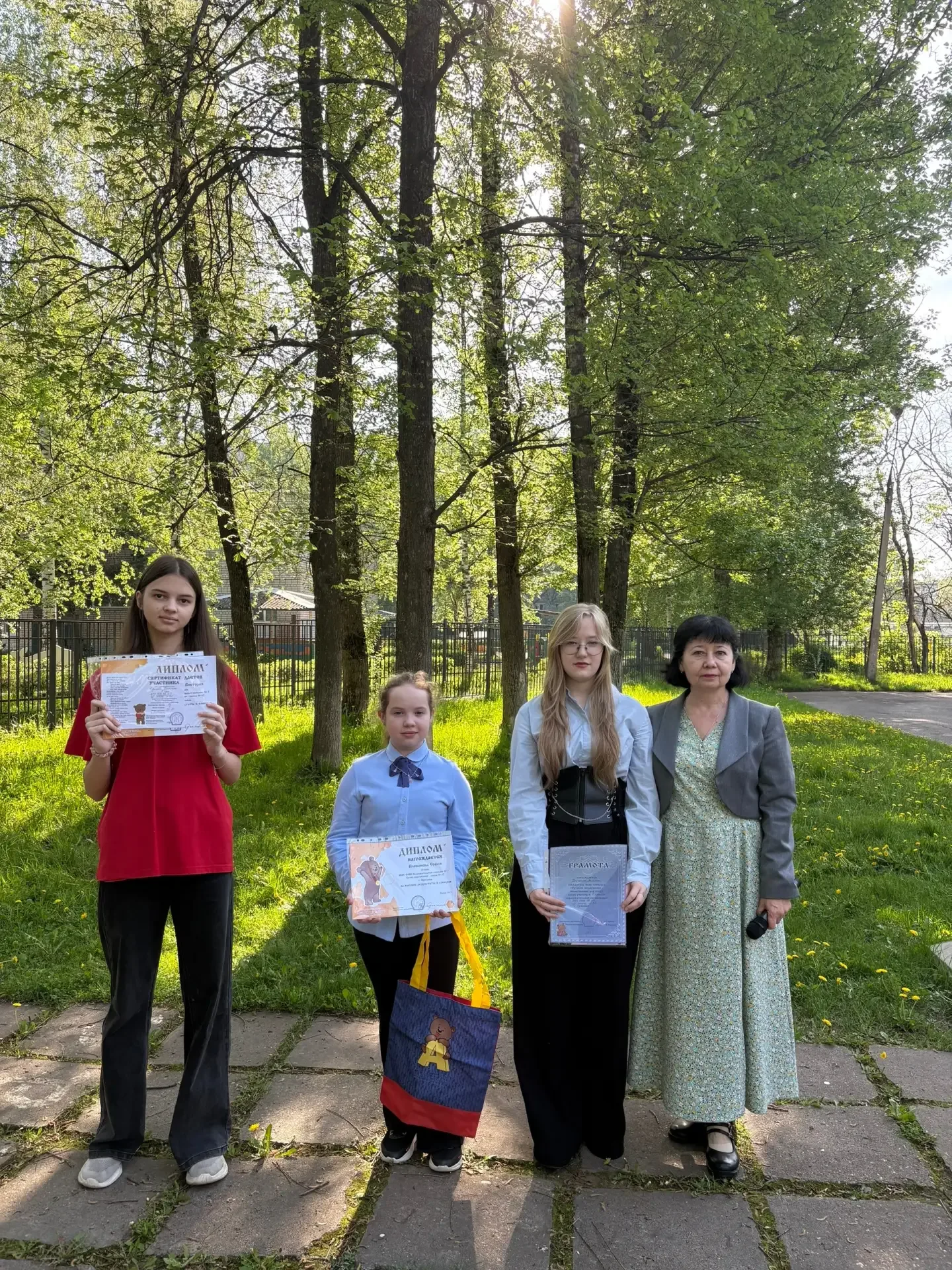 #ВРЕМЯШКОЛЫ62 📝  🌞 Сегодняшнее утро в нашей школе было по-настоящему солнечным! 🌞  На школьной утрен