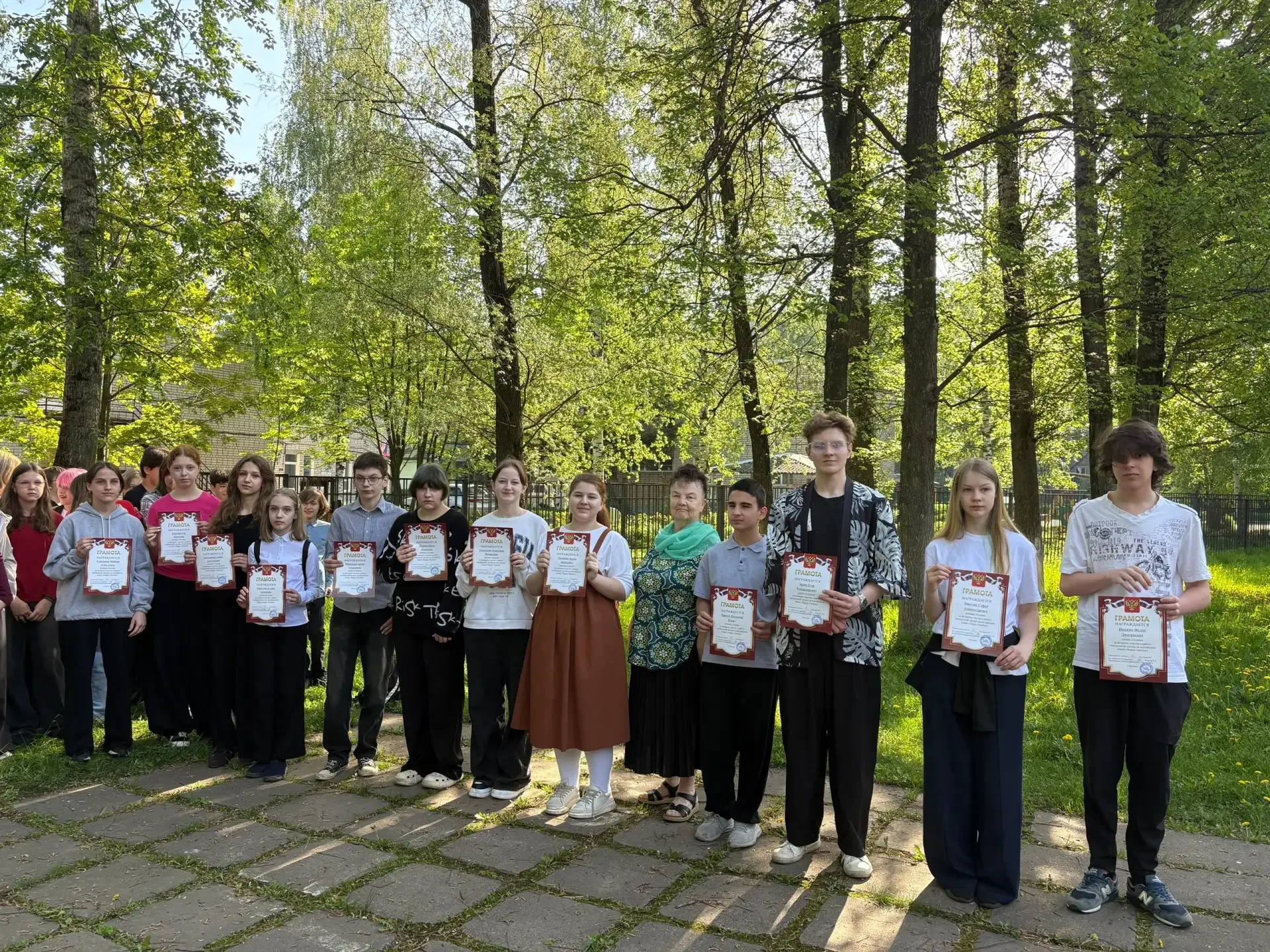 #ВРЕМЯШКОЛЫ62 📝  🌞 Сегодняшнее утро в нашей школе было по-настоящему солнечным! 🌞  На школьной утрен