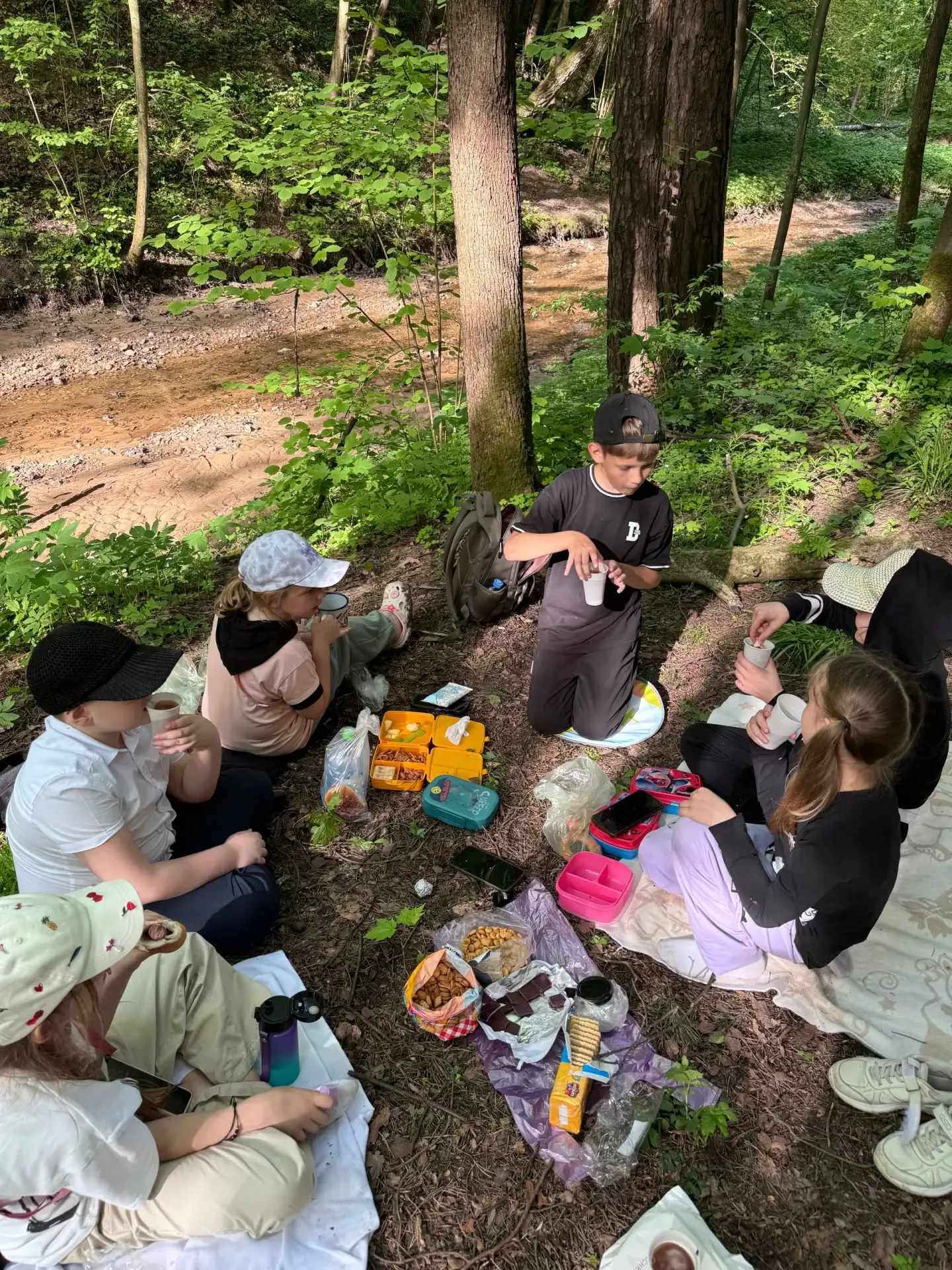 нᴀʙᴄᴛᴩᴇчу ᴨᴩиᴋᴧючᴇнияʍ 🏕  ⛺ Пока кто-то проводит выходные дома, ребята из школьного кружка «Туризм и