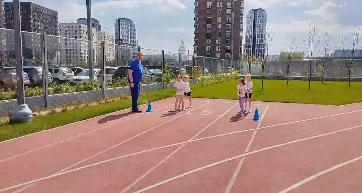 На прошлой неделе в корпусе на Спартаке сдавали ГТО. Качали пресс, прыгали, бежали. 💪