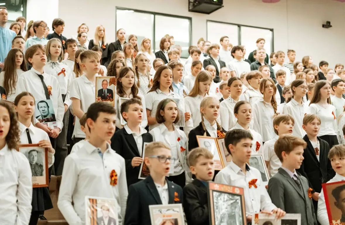 В корпусе на Спартаке с трепетом прошел концерт ко Дню Победы. Номер за номером — слезы на глазах и 