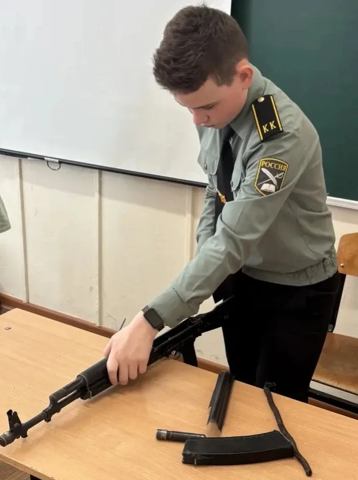 💪Всю неделю кадеты 18 школы сдают итоговые зачеты по строевой подготовке, стрельбе, сборке/разборке 