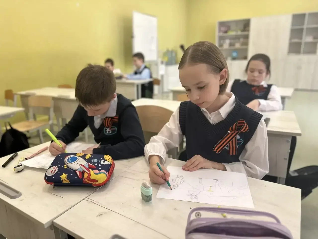 30.04.  "День коренных малочисленных народов РФ"  В 3 "Е",3 "Т",4 "Т", 3"М" классах прошло внеурочно