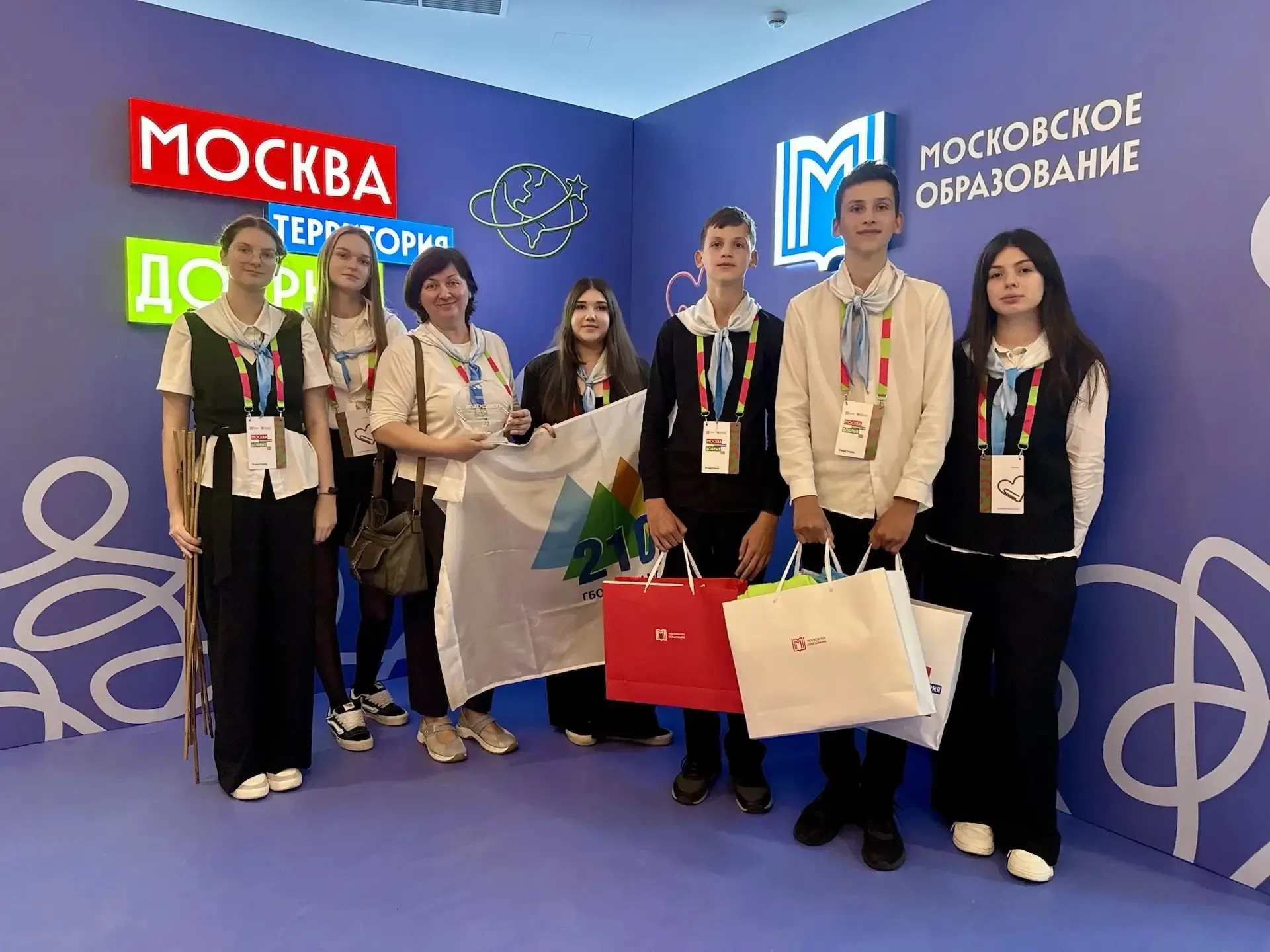 💙 Это их путь к доброму делу!  🔥 Волонтерский отряд «Волонтеры_2109» под руководством советника дире