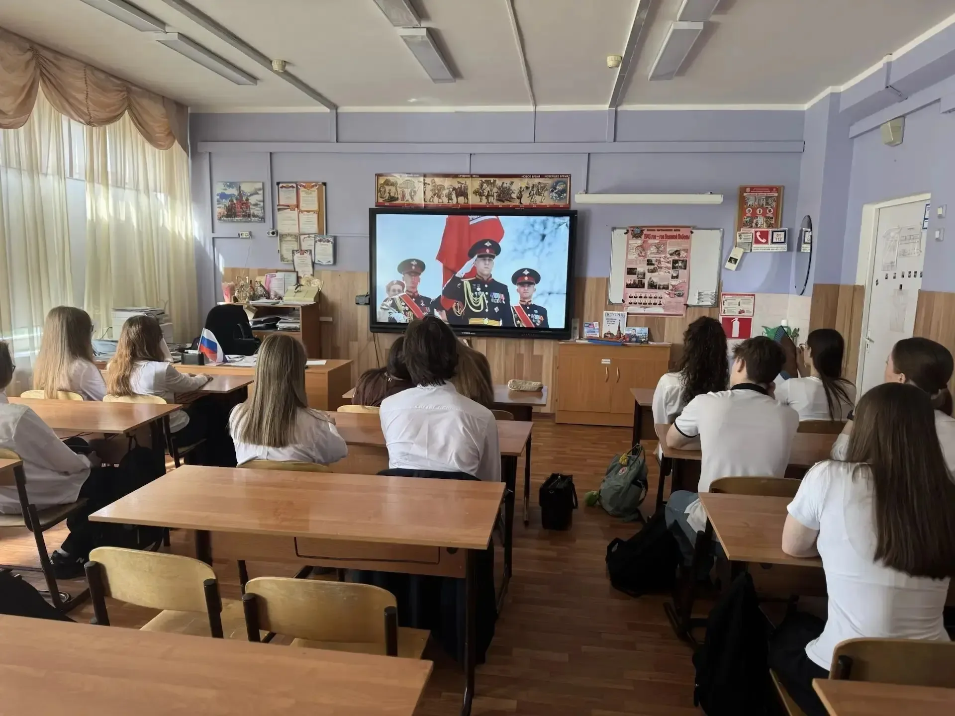 Ценности, которые нас объединяют  В понедельник на «Разговорах о важном» ребята вместе с педагогами 