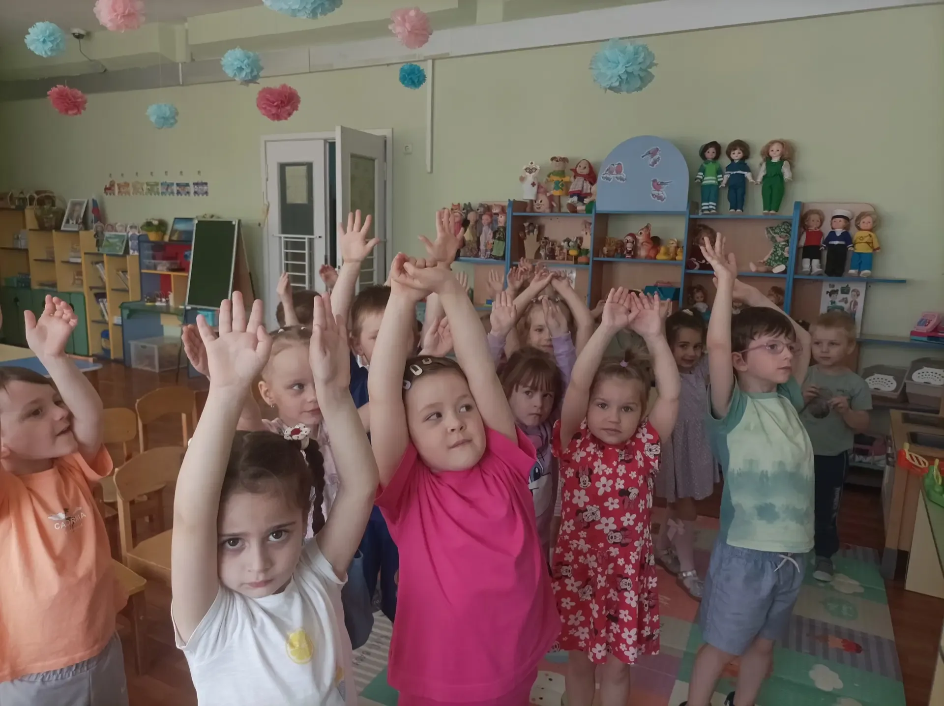 День семьи в группе «Пчёлки»: любовь, стихи и семейные фото 🏡💞  В дошкольном отделении «Сказочный до