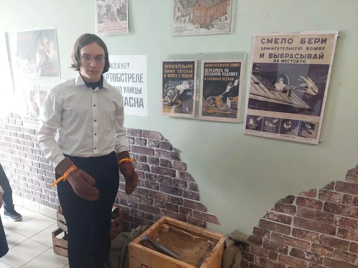 🔥 Более 300 человек уже прошли сквозь время!  В школьном музее «Вечный огонь» перед Днём Победы с ра