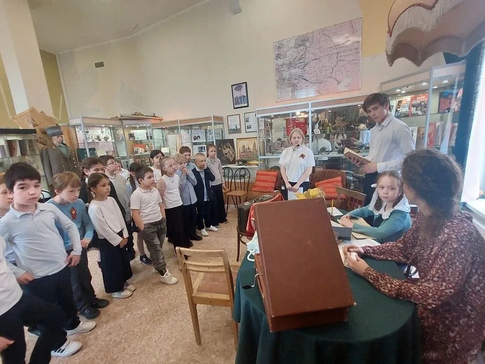 🔥 Более 300 человек уже прошли сквозь время!  В школьном музее «Вечный огонь» перед Днём Победы с ра