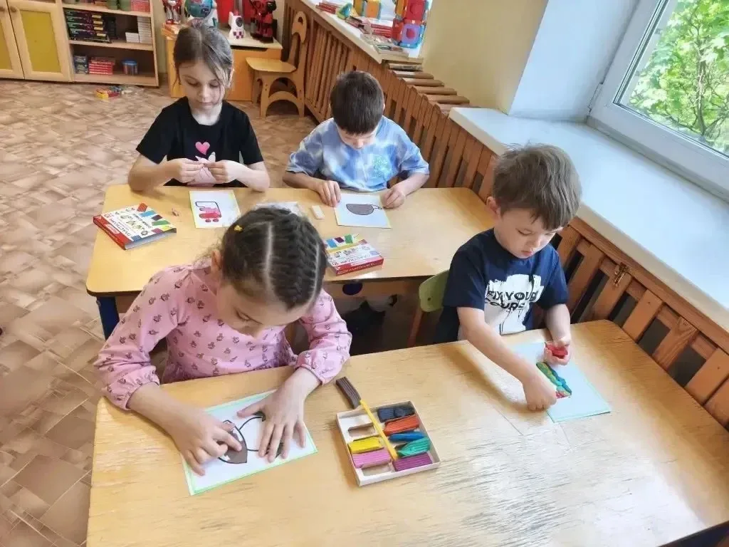 🤲 Лепим азбуку  В дошкольном отделении на занятии «Азбука в картинках» ребята из подготовительной гр