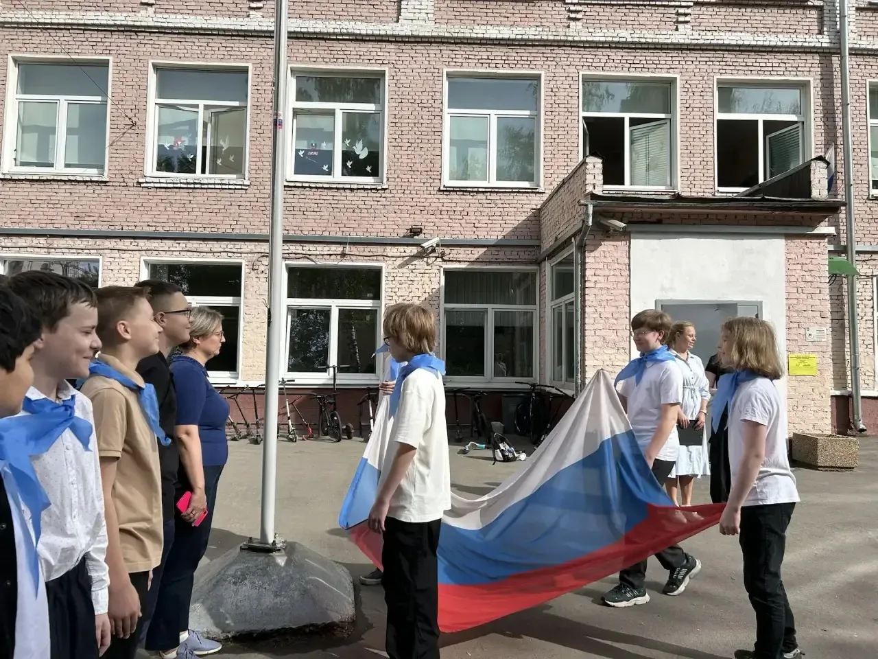 Доброе утро, друзья!  ☑️Уже совсем скоро закончится учебный год. Последние майские дни наполнены осо