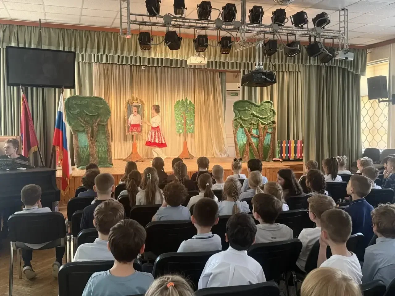 🎭Новое прочтение сказки «Красная Шапочка и Серый Волк»   Сегодня ученики начальной школы стали гостя