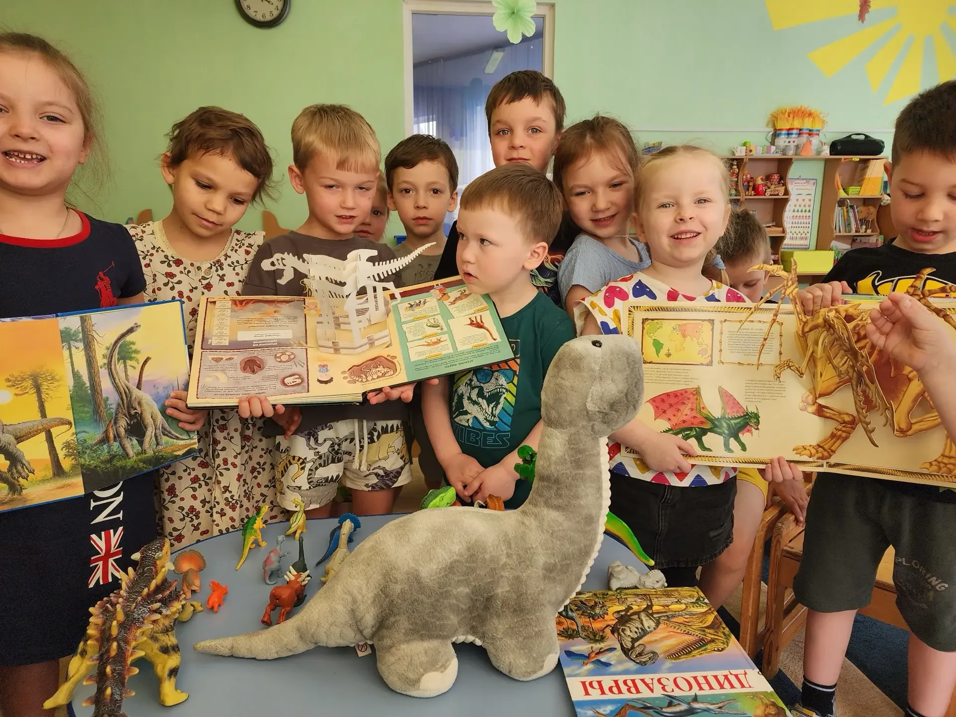 🦖 В группе «Солнышко» в «Королевстве дошкольного детства» прошёл увлекательный день - «День динозавр