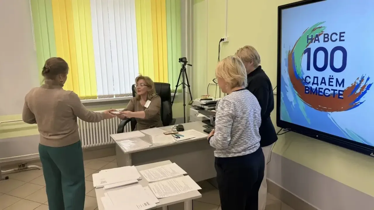 📚 В нашей школе прошла Всероссийская акция «Сдаём вместе. День сдачи ЕГЭ родителями».  📝 В этот день