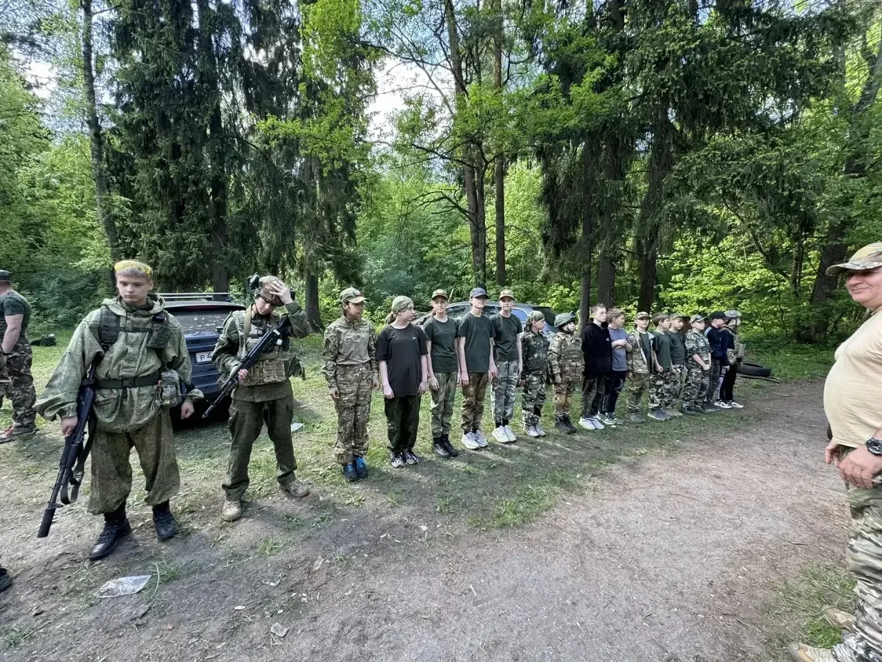 🇷🇺16 мая учащиеся 5 «К» класса посетили урок по НВП, который прошел в Дубовой Роще. Инициатор и орга