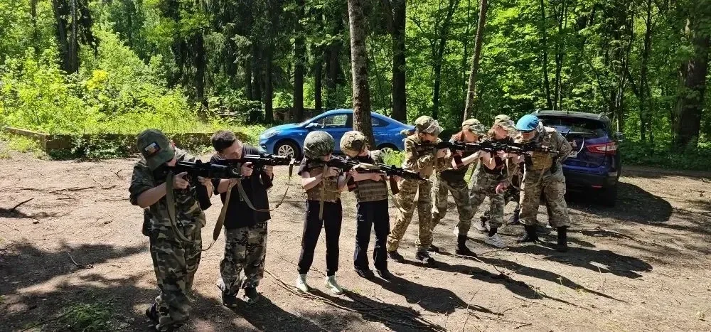 🇷🇺16 мая учащиеся 5 «К» класса посетили урок по НВП, который прошел в Дубовой Роще. Инициатор и орга