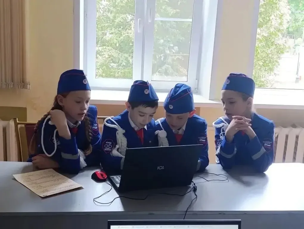 🚴‍♂️ «Хранители дорог» в деле! Наш отряд ЮИД «Хранители дорог» принял активное участие в престижном 