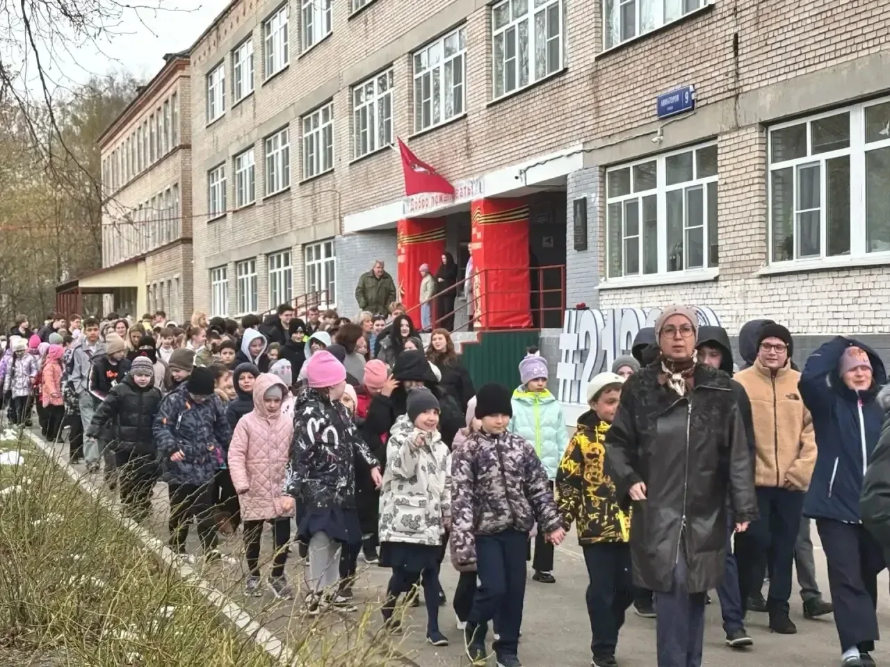 В школе состоялись плановые учения по пожарной эвакуации  🚨По установленному сигналу, все учащиеся и