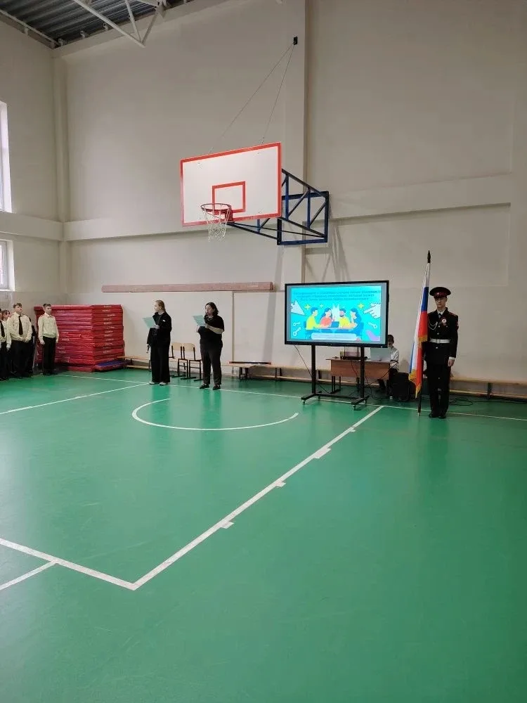 Сегодня в нашей школе прошла линейка, посвященная цифровой безопасности.   🔐 Цифровая безопасность: 