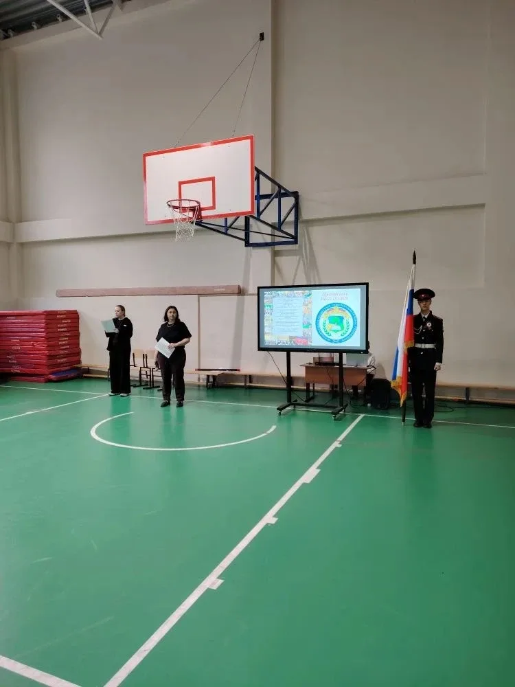 Сегодня в нашей школе прошла линейка, посвященная цифровой безопасности.   🔐 Цифровая безопасность: 
