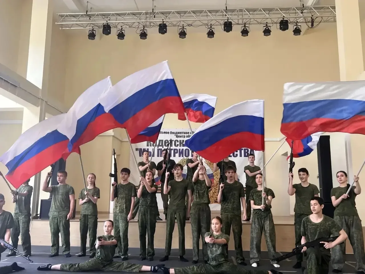 День открытых дверей в МБОУ ЦО 29   16 мая двери школы, расположенной в Бисерово-2, гостеприимно рас
