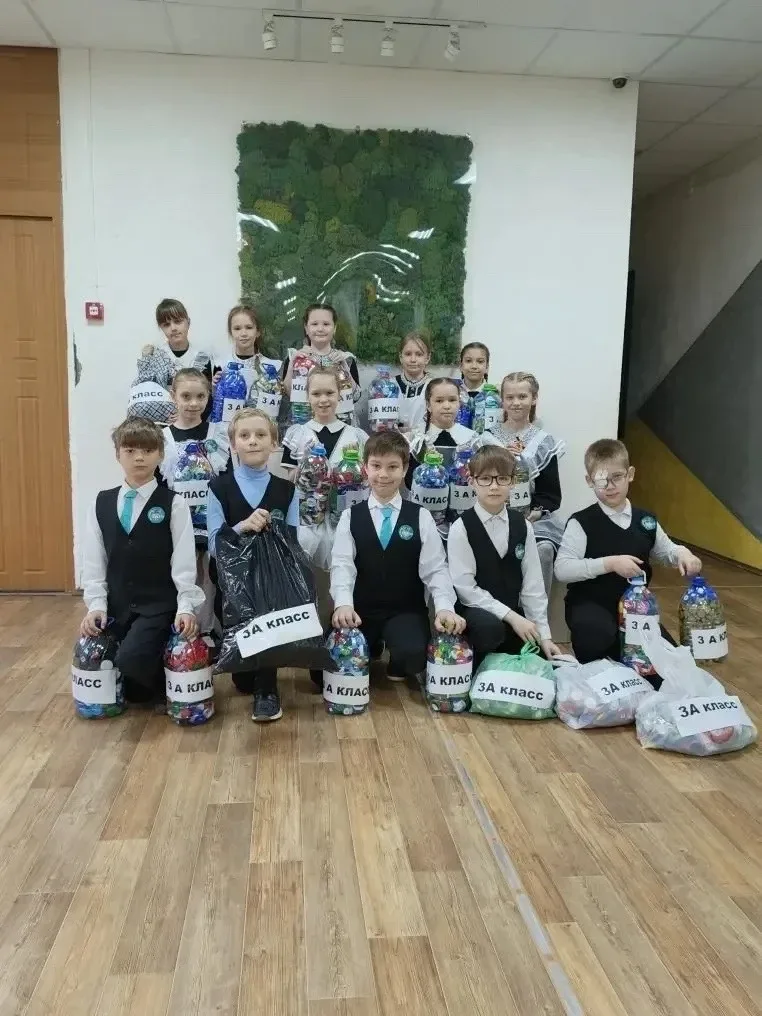 🌍 В нашей школе прошла акция «Добрые крышечки»!  ♻️ На протяжении месяца ребята с энтузиазмом собира