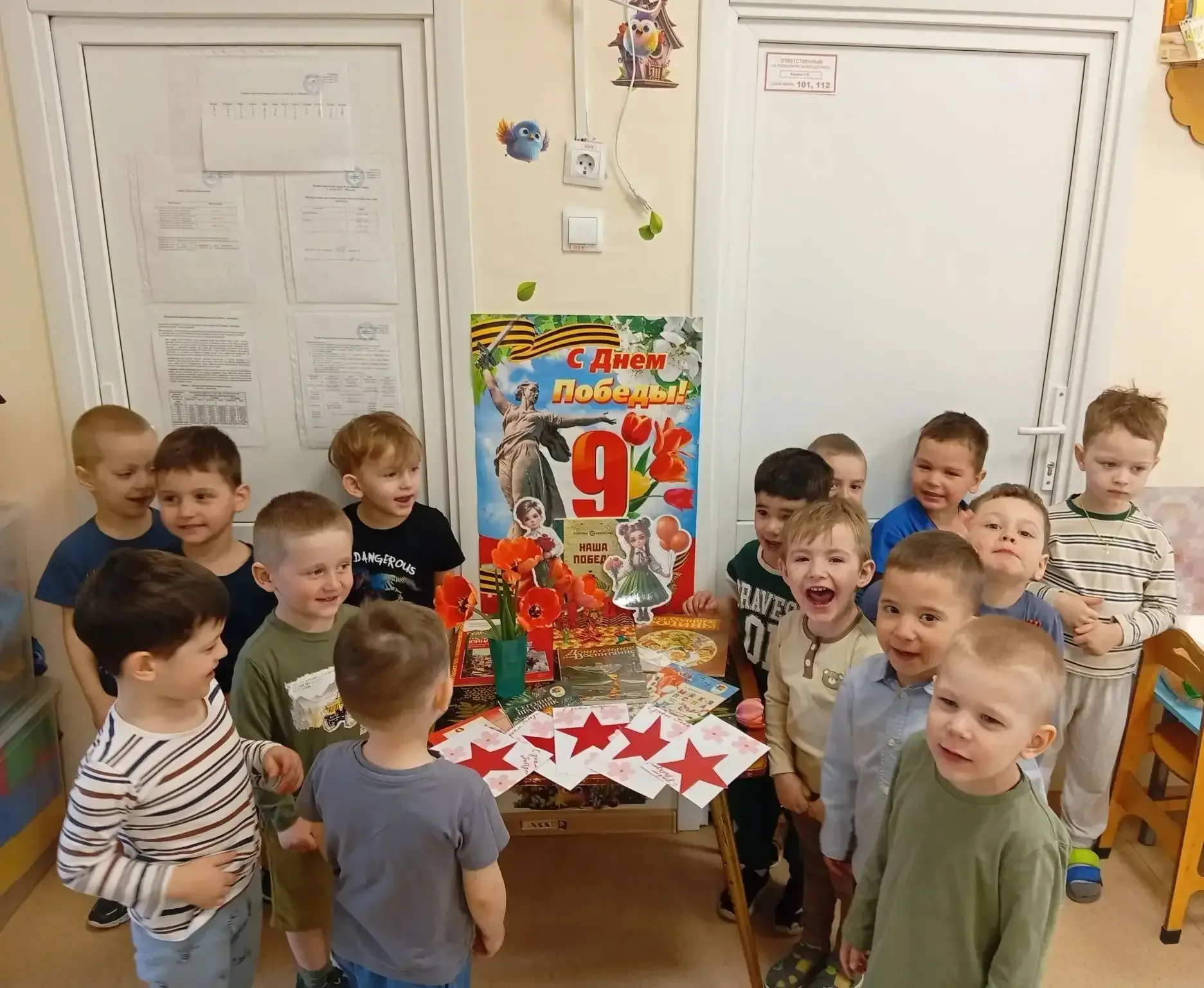 Первое знакомство с Днём Победы🎖  Накануне 9 мая в группе «Фиалка» прошло очень важное занятие, посв