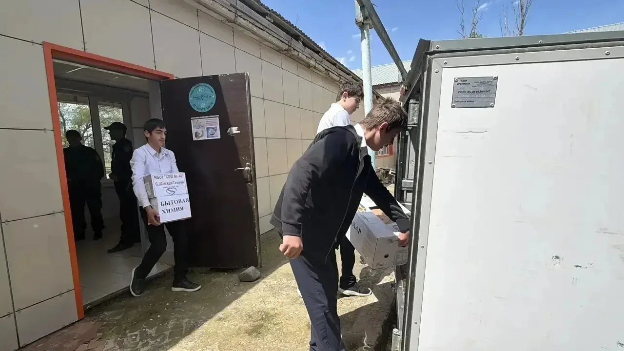 В нашей школе прошла акция по сбору гуманитарной помощи пострадавшим от наводнений в селе  Адильотар