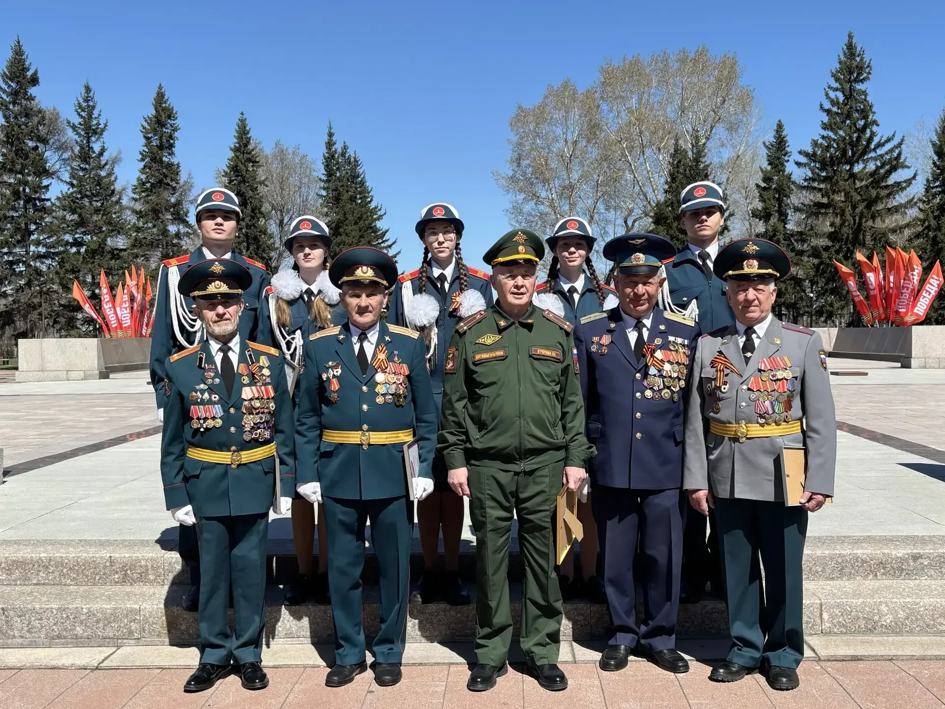 Стоим у Вечного Огня Молчанье строгое храня... В канун празднования Дня Победы в Великой отечественн
