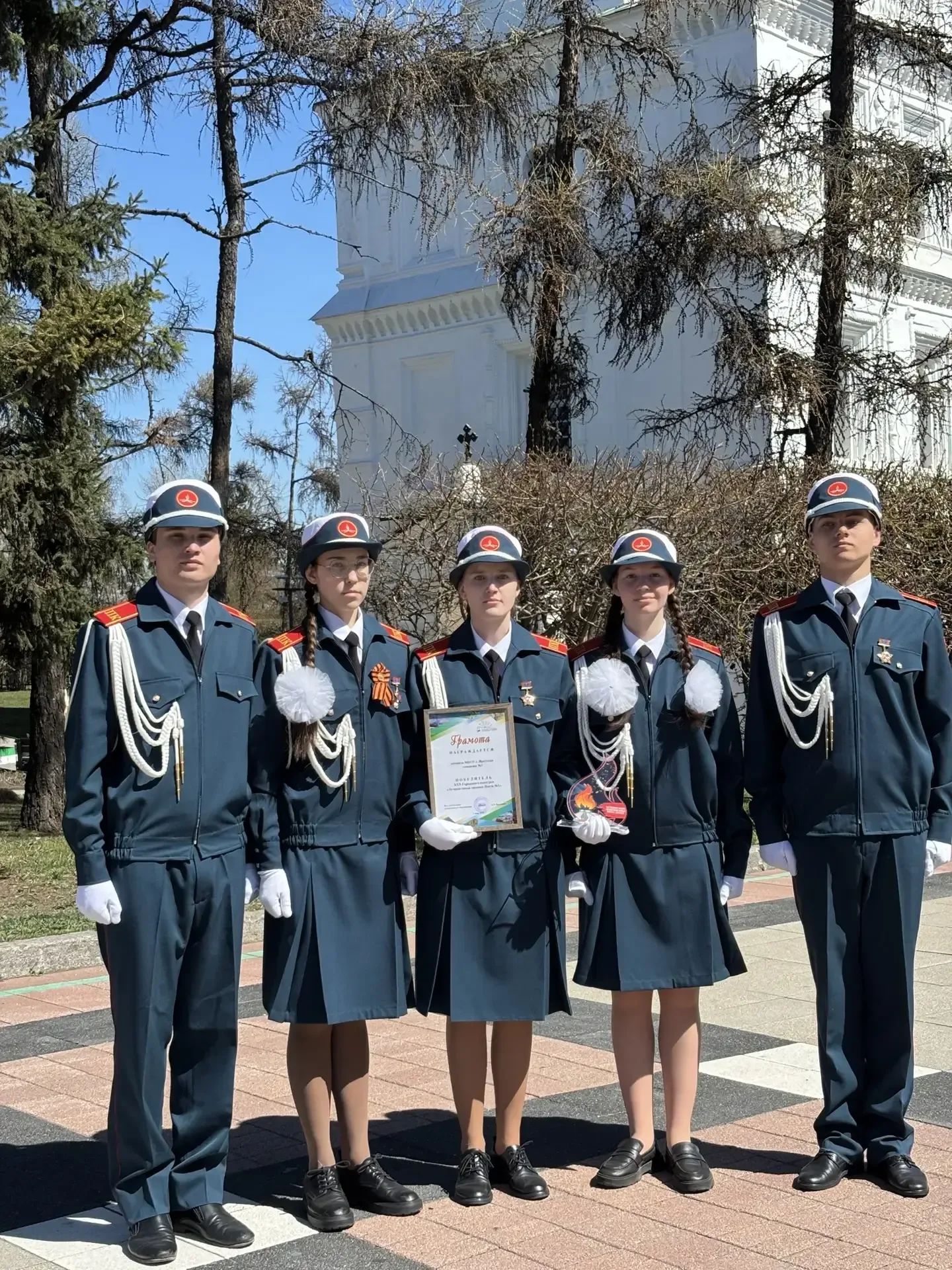 Стоим у Вечного Огня Молчанье строгое храня... В канун празднования Дня Победы в Великой отечественн
