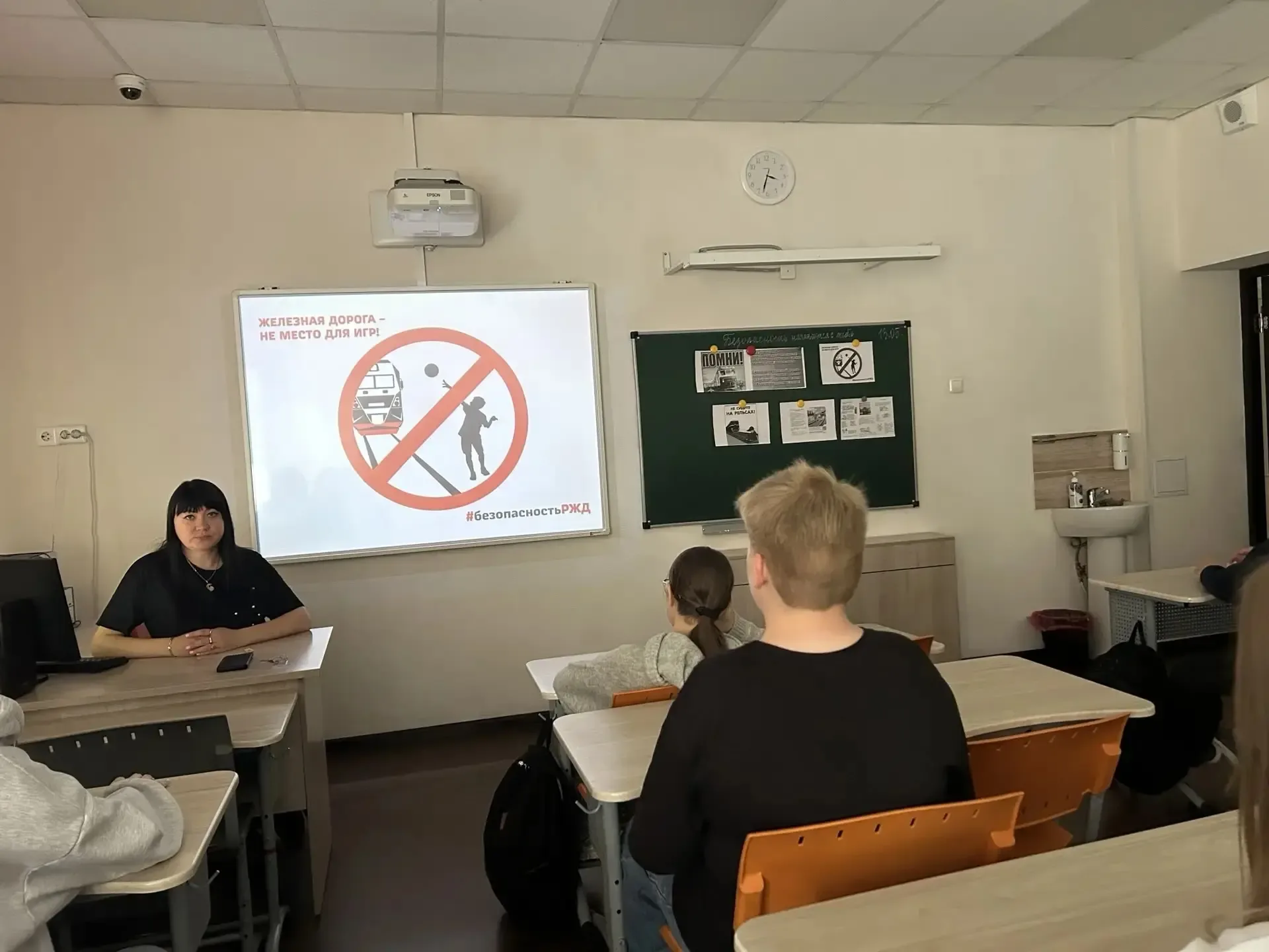 🚀 Безопасность на транспорте — наш приоритет! 🚦  В нашей школе проходят классные часы, посвященные б