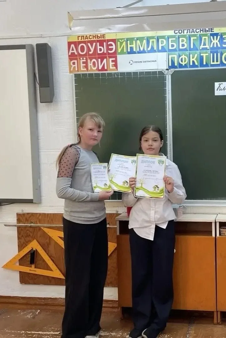 Не 650 кг бумаги, а 650 кг пользы. Буквально. В начальной школе сегодня было необычно торжественно. 