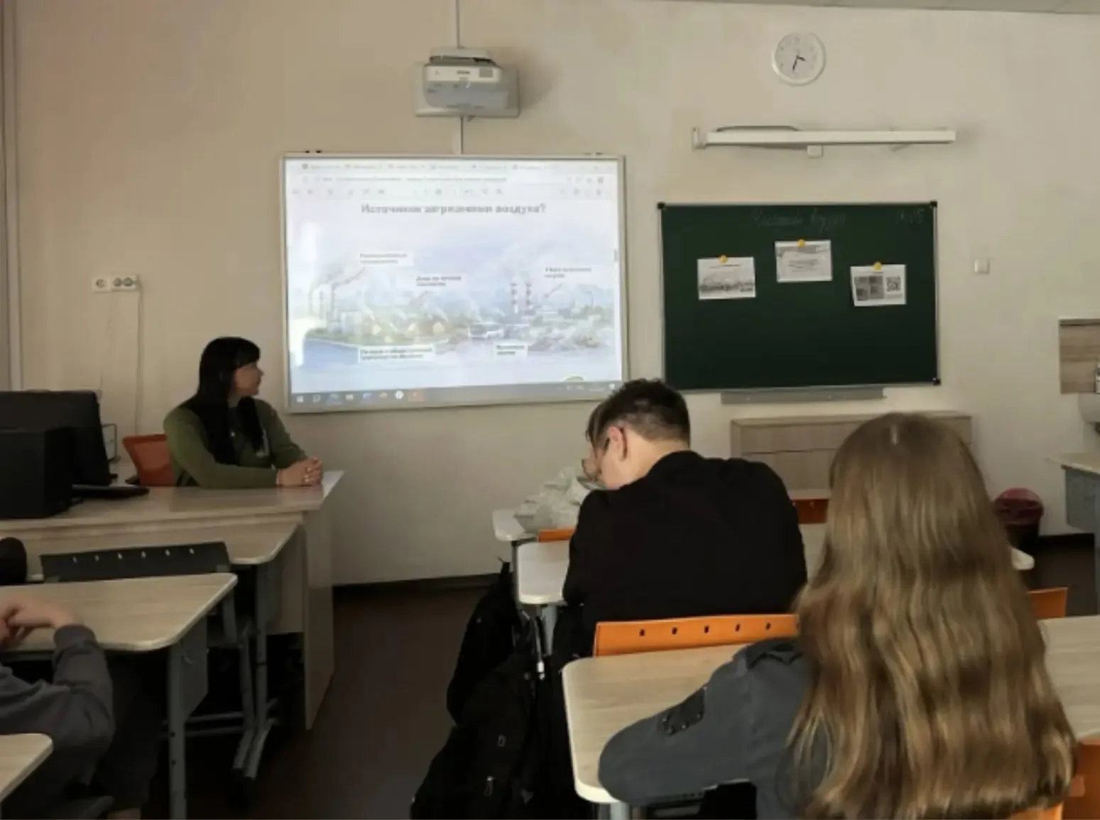 🌍 Чистый воздух – ответственность государства и каждого человека 🍃  В нашей школе прошел классный ча