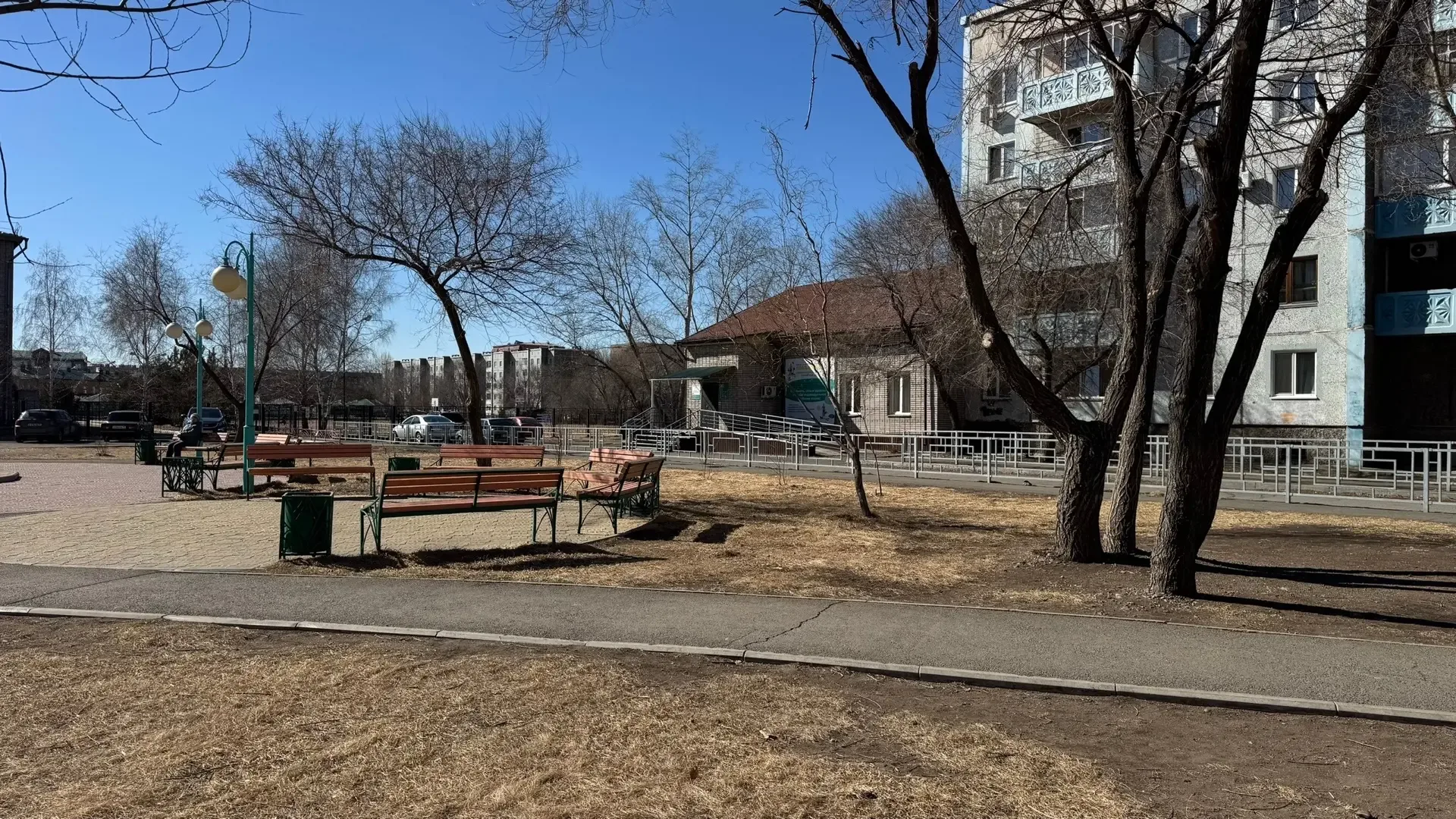 В рамках двухмесячника по санитарной уборке и озеленению города наша школа провела комплекс мероприя