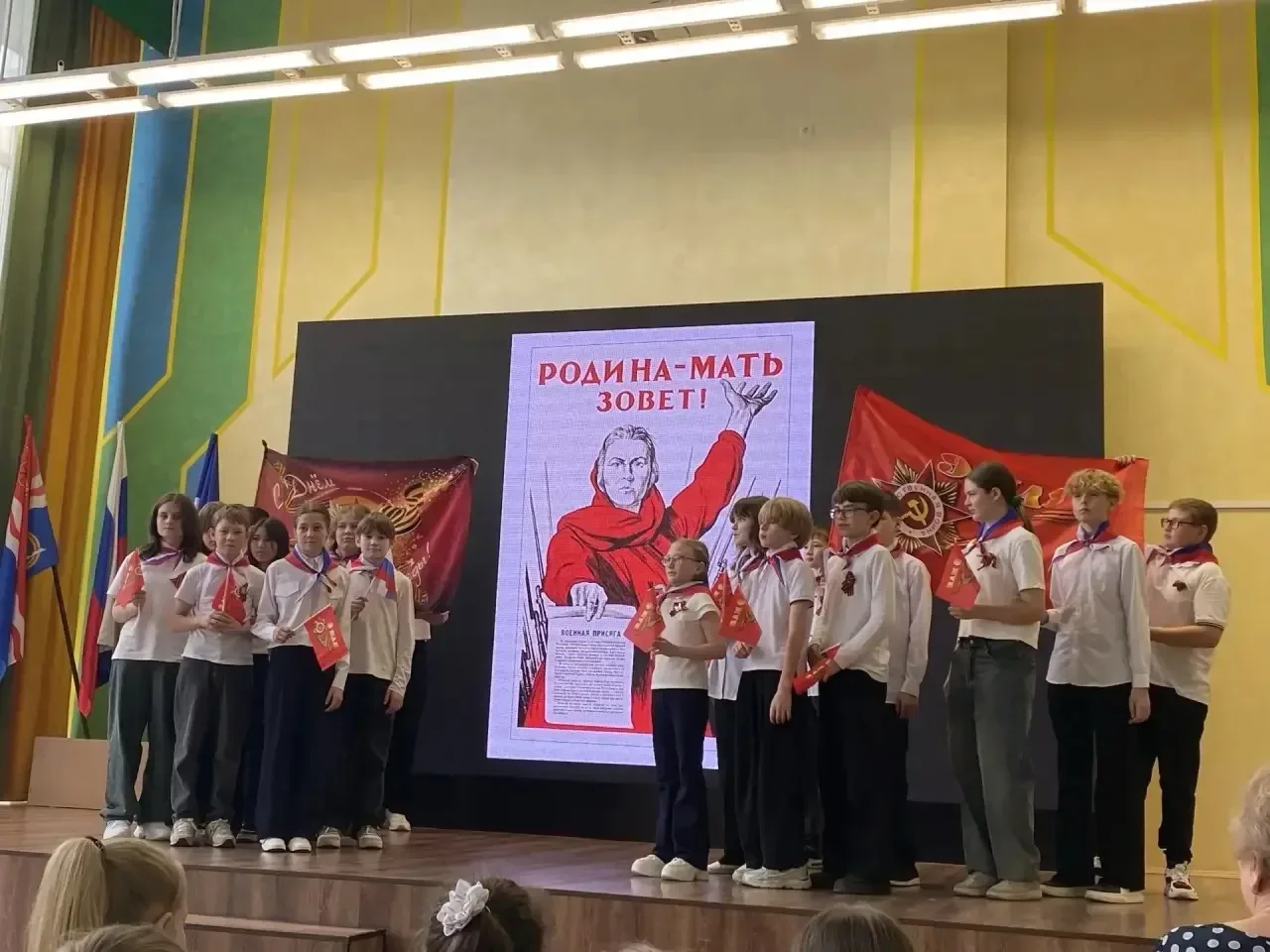 20 мая в Средней школе № 34 состоялся праздничный концерт под названием «Однажды весной…». Творчески