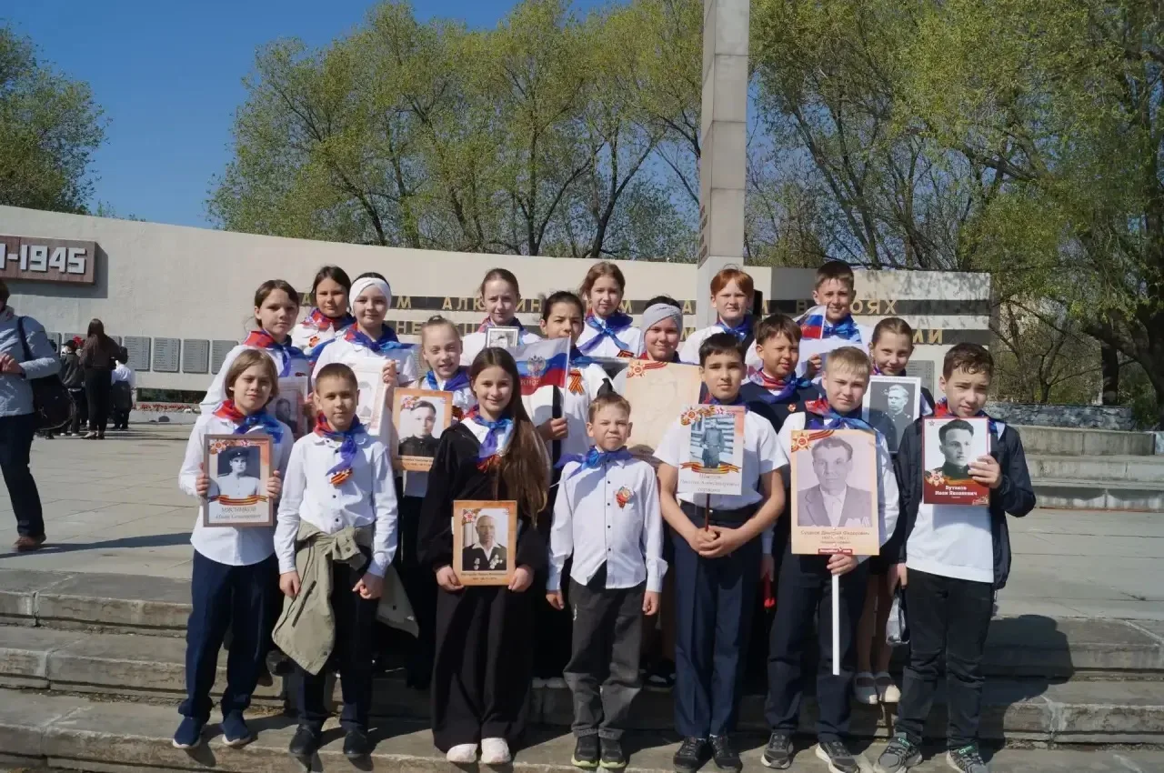 8 мая ученики 4в класса  посетили митинг памяти, посвященный 81 годовщине Победы в Великой Отечестве