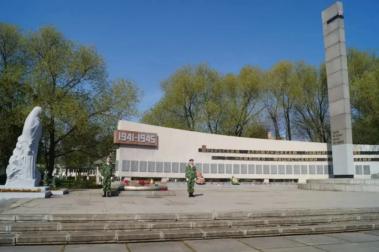 8 мая ученики 4в класса  посетили митинг памяти, посвященный 81 годовщине Победы в Великой Отечестве