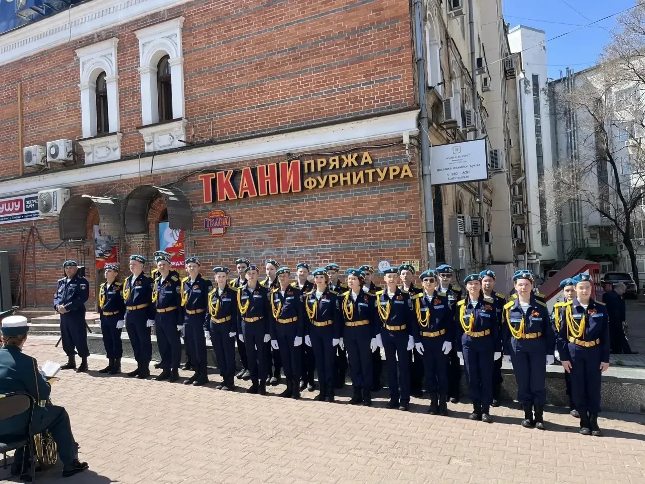 🎖️ Память о великом полководце — в сердце города! ⁣ 8 мая 2026 года кадеты 5 и 7 взводов нашей школы