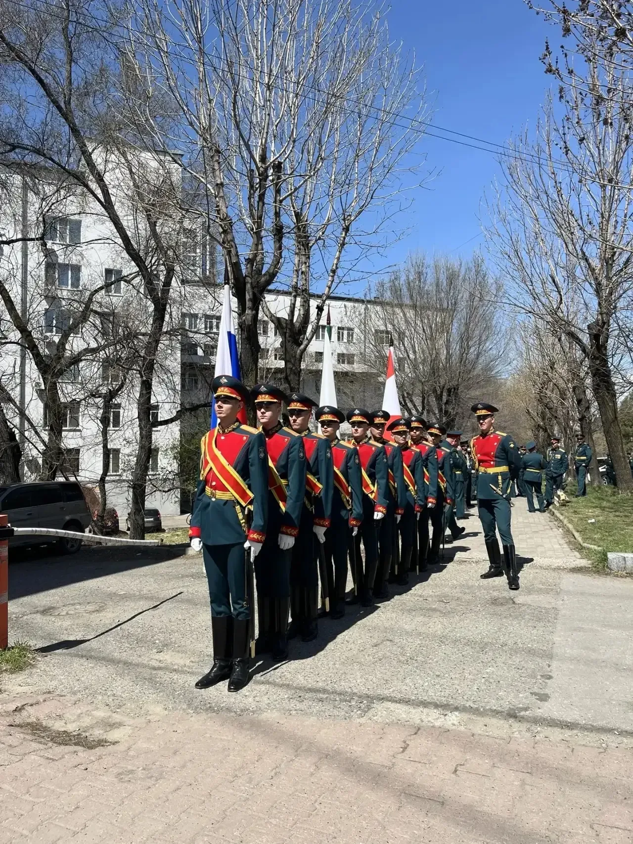 🎖️ Память о великом полководце — в сердце города! ⁣ 8 мая 2026 года кадеты 5 и 7 взводов нашей школы