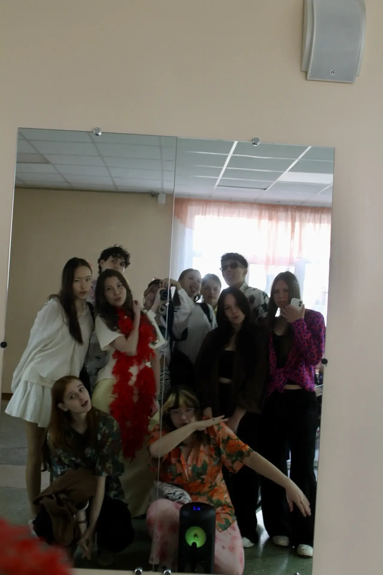 🌺 Алоха, друзья! 🌴  Сегодня в нашей школе было жарко, и дело не только в погоде! У 11 класса прошел 