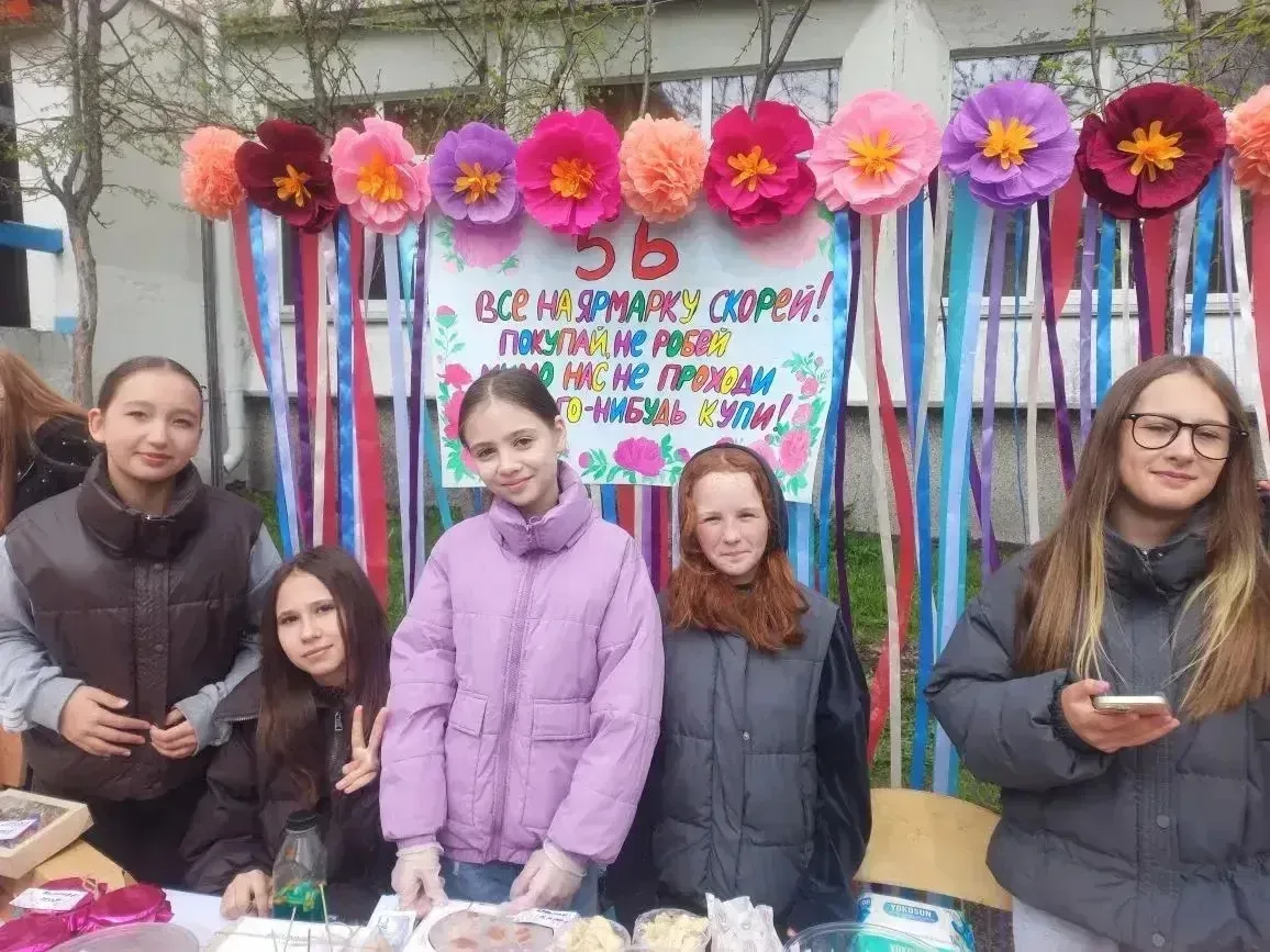 ❤️ Спасибо, что вы с нами! ❤️  Сегодня в школе прошла Благотворительная ярмарка «Мы вместе».  Сегодн