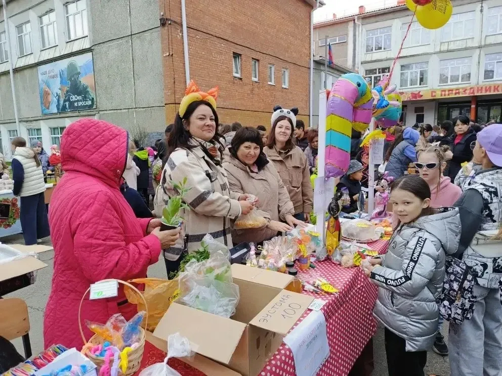 ❤️ Спасибо, что вы с нами! ❤️  Сегодня в школе прошла Благотворительная ярмарка «Мы вместе».  Сегодн