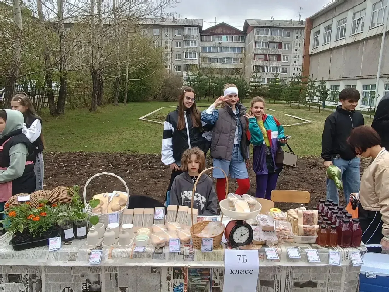 ❤️ Спасибо, что вы с нами! ❤️  Сегодня в школе прошла Благотворительная ярмарка «Мы вместе».  Сегодн