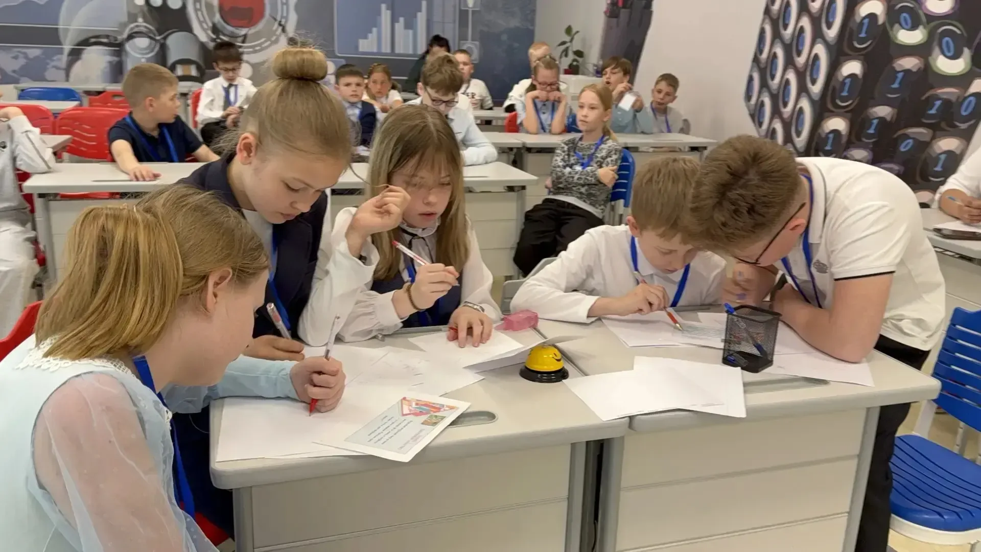 ⚡Брейн-ринг: битва эрудитов среди четвёртых классов!  ✨В нашем городе с большим успехом прошла интел