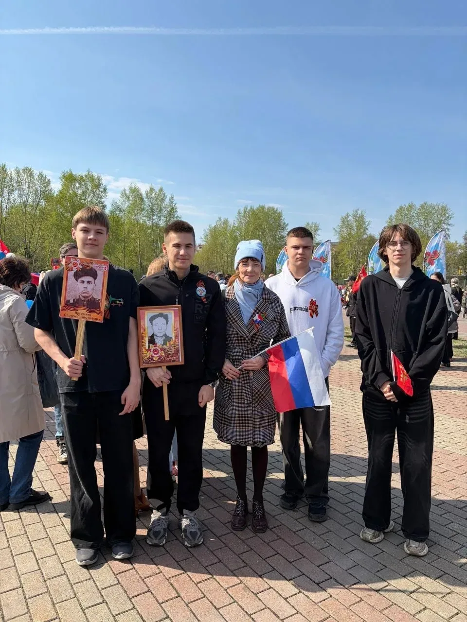 Сегодня в центре города прошло торжественное шествие в рамках акции «Бессмертный полк» ✊🇷🇺. Педагоги